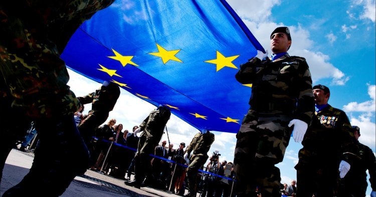 2018 : poursuivre l'élan européen pour une défense commune