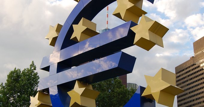 Die AfD will den Euro abschaffen. Was wären die Folgen?