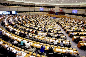 Can a separation of the European Parliament be the solution ?