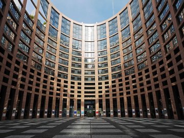 Making Europe more democratic : Why the European Parliament needs a right of initiative
