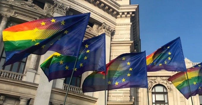 L'Europa del Triangolo Rosa: Una revisione dei diritti LGBT nell'Unione Europea