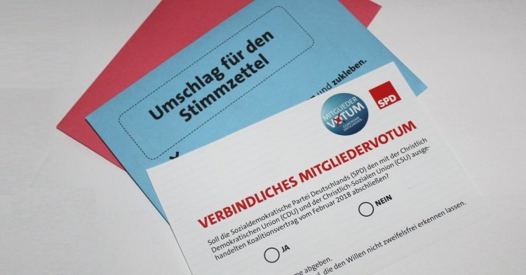 Après 6 mois sans gouvernement, les membres du SPD approuvent la Große Koalition avec Angela Merkel