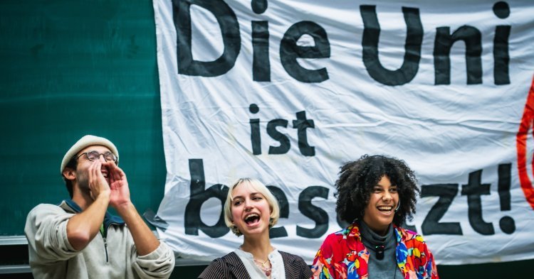 „Occupy until we win!“ - warum die Klimabewegung weltweit Hörsäle besetzt